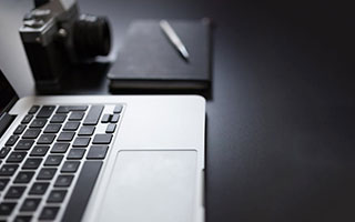 高姿态，自以为是，我的背后其实需要被认可